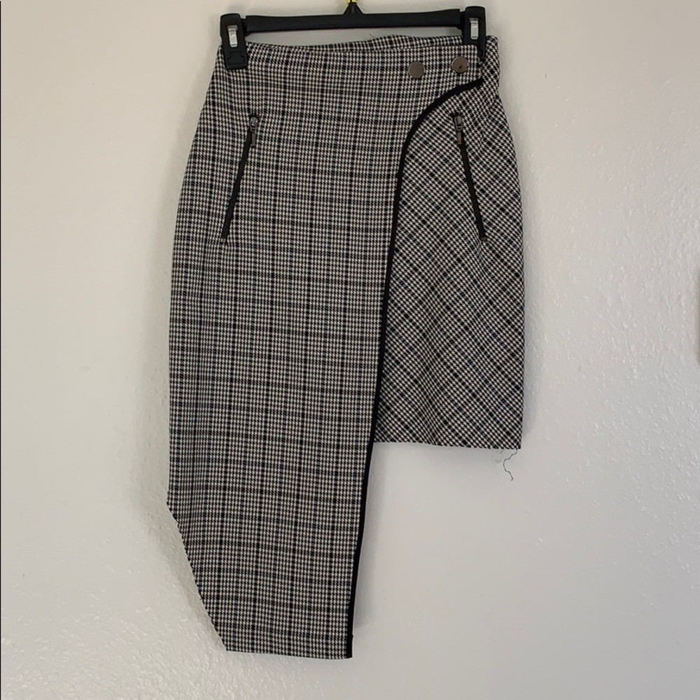 Asymmetrical mini skirt